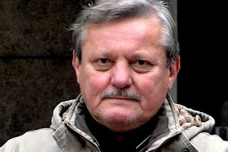 Lidé si myslí, že jsem blbec: Svatopluk Skopal žije bez mobilu, v lese má chatu bez vody i elektřiny - Médium.cz